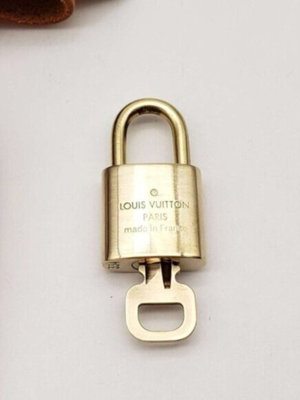 🔐 100% Authentic Louis Vuitton Name Tag / Luggage Tag with Gold Padlock - Picture 9 of 12